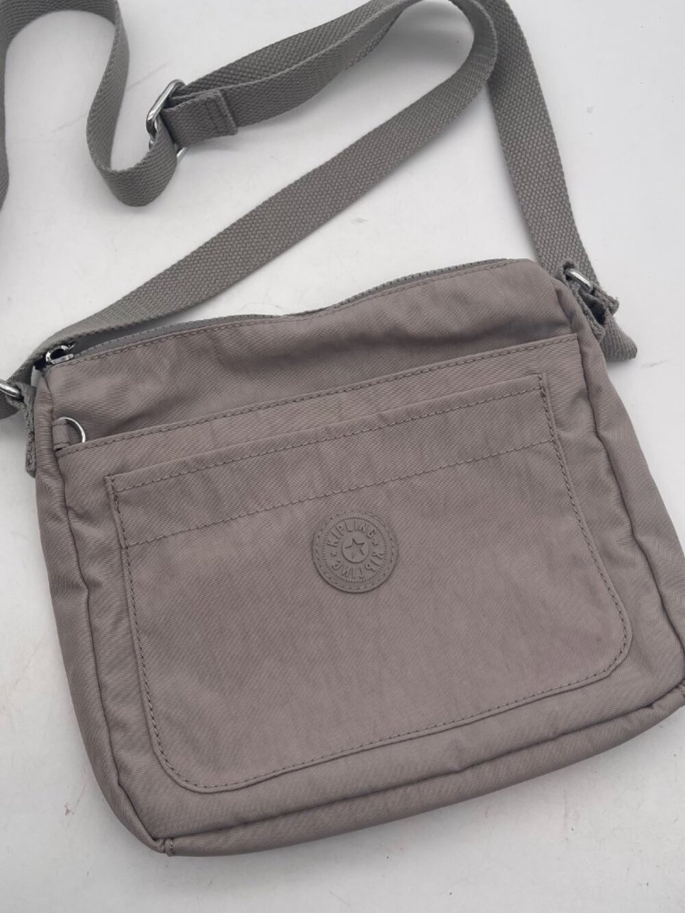 Kipling Sebastian Crossbody Bag Gray Purse Lightweight Daily Travel Sporty T26